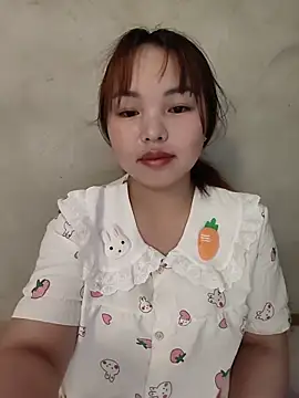 Snapshot of Mina_xYx chatting on May 2026 02:41:02 AM Mina xYx online show from May 2026 02:41:02 AM