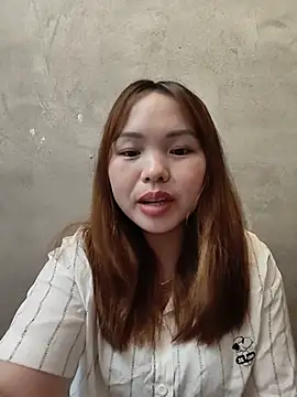 Snapshot of Mina_xYx chatting on June 2026 04:35:02 AM Mina xYx online show from June 2026 04:35:02 AM
