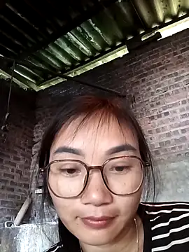 emmasexy2k online show from April 2026 06:05:02 AM