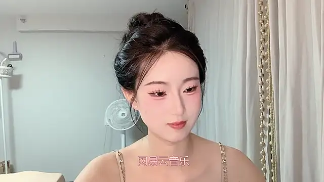 Snapshot of 1X-yiyi chatting on May 2026 12:00:01 PM 1X-yiyi online show from May 2026 12:00:01 PM