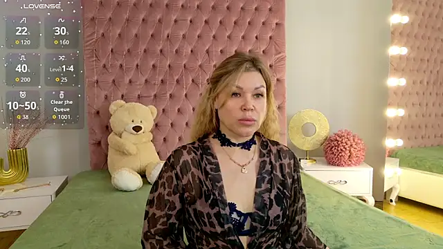 Snapshot of Eloises chatting on June 2026 06:47:02 AM Eloises online show from June 2026 06:47:02 AM