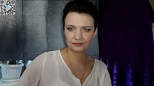 Snapshot of HotMamaQueen234 chatting on May 2026 01:17:01 PM HotMamaQueen234 online show from May 2026 01:17:01 PM