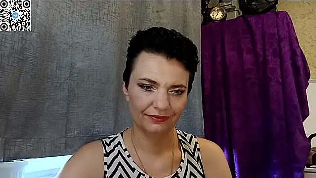Snapshot of HotMamaQueen234 chatting on May 2026 09:37:01 AM HotMamaQueen234 online show from May 2026 09:37:01 AM