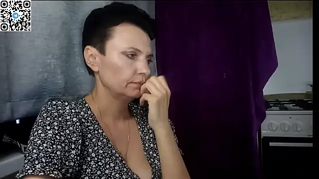Snapshot of HotMamaQueen234 chatting on June 2026 11:53:02 PM HotMamaQueen234 online show from June 2026 11:53:02 PM