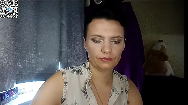 Snapshot of HotMamaQueen234 chatting on June 2026 12:33:02 PM HotMamaQueen234 online show from June 2026 12:33:02 PM