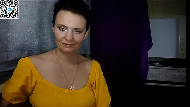 Snapshot of HotMamaQueen234 chatting on June 2026 12:39:01 AM HotMamaQueen234 online show from June 2026 12:39:01 AM