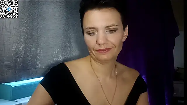 Snapshot of HotMamaQueen234 chatting on July 2026 01:37:01 PM HotMamaQueen234 online show from July 2026 01:37:01 PM