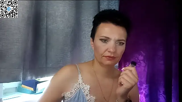 Snapshot of HotMamaQueen234 chatting on July 2026 12:22:01 PM HotMamaQueen234 online show from July 2026 12:22:01 PM