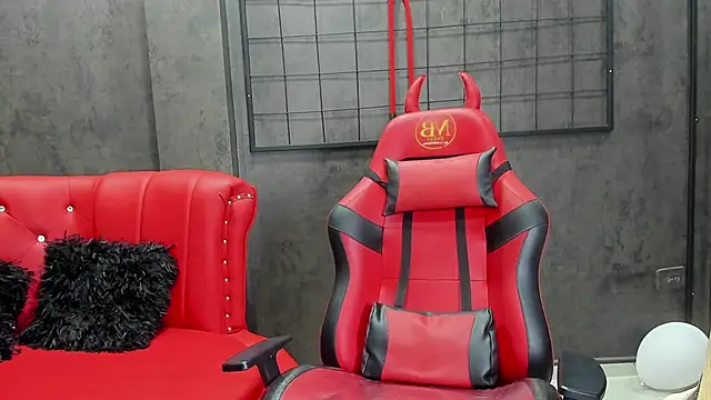 Issis Millf online show from March 2026 12:21:02 PM