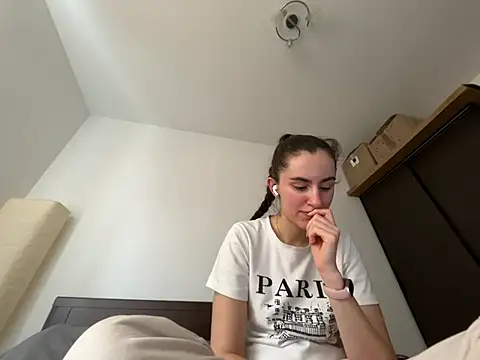 Snapshot of starlight_mo chatting on March 2026 01:44:01 PM starlight mo online show from March 2026 01:44:01 PM