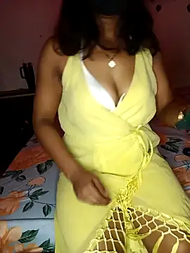 mayakapoor880 online show from April 2026 06:47:01 PM