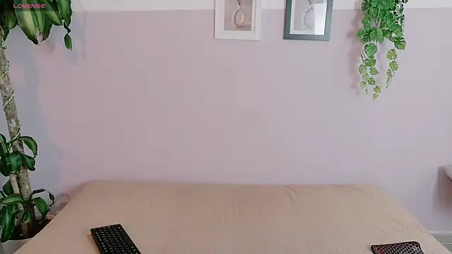 Snapshot of Zara_Fire chatting on May 2026 10:03:01 PM Zara Fire online show from May 2026 10:03:01 PM