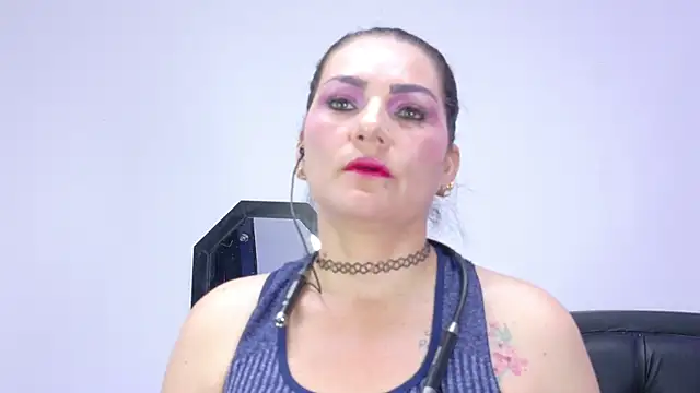 Snapshot of Scarlet_Hiit chatting on June 2026 04:07:02 AM Scarlet Hiit online show from June 2026 04:07:02 AM