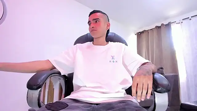Ethann Boy online show from April 2026 08:51:02 PM