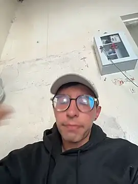 LeonBlazze online show from June 2026 06:02:01 PM