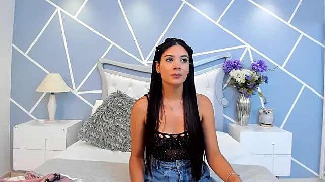 Snapshot of EmmaFosther chatting on July 2026 06:24:02 PM EmmaFosther online show from July 2026 06:24:02 PM