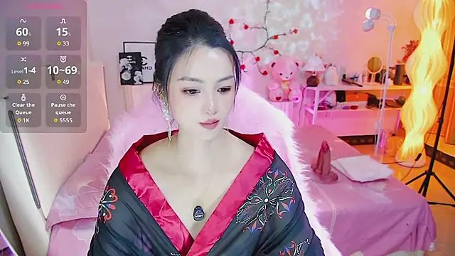 Snapshot of Evelyn-007 chatting on July 2026 03:28:01 AM Evelyn-007 online show from July 2026 03:28:01 AM