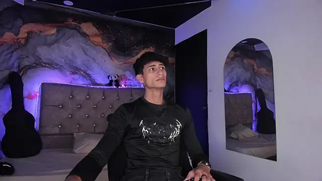 MaxiimoRomano  online show from April 2026 01:35:01 PM