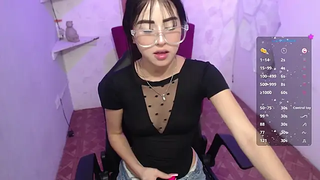 Snapshot of Melodi_velasquez chatting on May 2026 03:58:02 AM Melodi velasquez online show from May 2026 03:58:02 AM