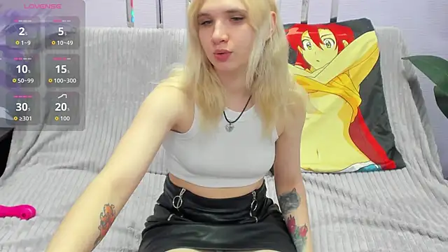 Snapshot of Naomi_Blondie chatting on March 2026 09:23:02 AM Naomi Blondie online show from March 2026 09:23:02 AM