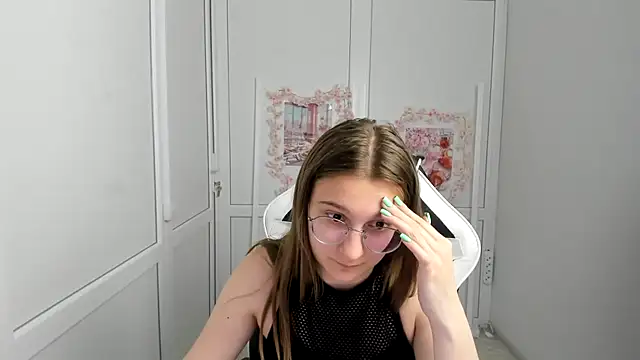 Snapshot of Mia_kristal chatting on June 2026 07:13:01 AM Mia kristal online show from June 2026 07:13:01 AM