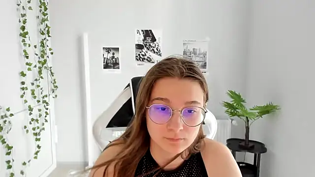 Snapshot of Mia_kristal chatting on June 2026 08:18:01 AM Mia kristal online show from June 2026 08:18:01 AM