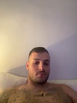 Snapshot of Roosen_1998 chatting on June 2026 06:53:02 PM Roosen 1998 online show from June 2026 06:53:02 PM
