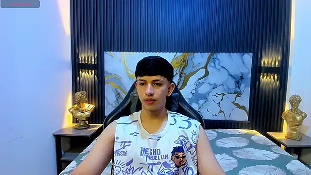 Snapshot of AdrianFranko chatting on June 2026 01:28:01 PM AdrianFranko online show from June 2026 01:28:01 PM