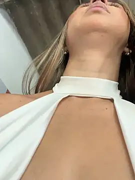 Snapshot of VictoriaWhitmore chatting on March 2026 04:02:01 PM VictoriaWhitmore online show from March 2026 04:02:01 PM