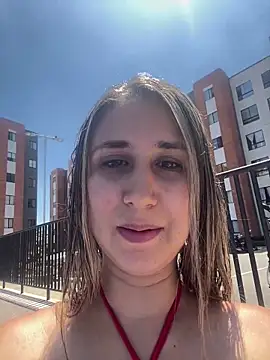 Snapshot of VictoriaWhitmore chatting on April 2026 03:43:01 PM VictoriaWhitmore online show from April 2026 03:43:01 PM