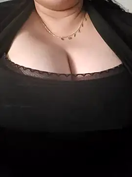 emiliecurvy83 online show from March 2026 01:05:02 PM