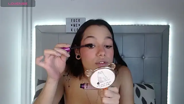 Snapshot of Kloe__watson chatting on April 2026 07:04:01 PM Kloe watson online show from April 2026 07:04:01 PM