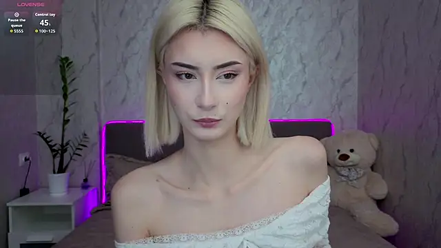 kittysocutie online show from May 2026 12:05:01 AM