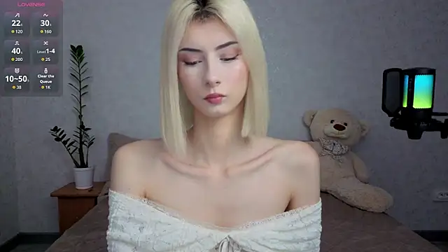 Snapshot of kittysocutie chatting on June 2026 12:33:02 AM kittysocutie online show from June 2026 12:33:02 AM