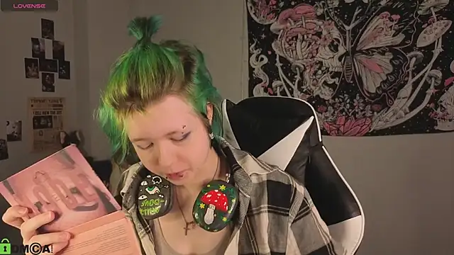 LittleKittenStar online show from April 2026 03:31:02 AM