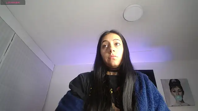 Melannyy V online show from May 2026 11:37:01 AM