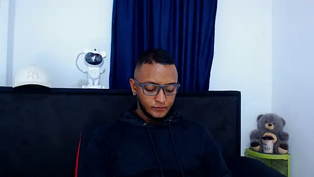 Snapshot of MascTyler chatting on April 2026 11:13:02 PM MascTyler online show from April 2026 11:13:02 PM