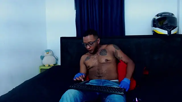 Snapshot of MascTyler chatting on April 2026 01:11:02 AM MascTyler online show from April 2026 01:11:02 AM
