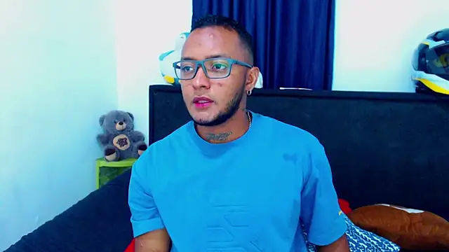 Snapshot of MascTyler chatting on April 2026 12:02:02 AM MascTyler online show from April 2026 12:02:02 AM