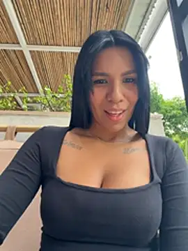 Snapshot of MonserratJons01 chatting on May 2026 09:01:01 PM MonserratJons01 online show from May 2026 09:01:01 PM