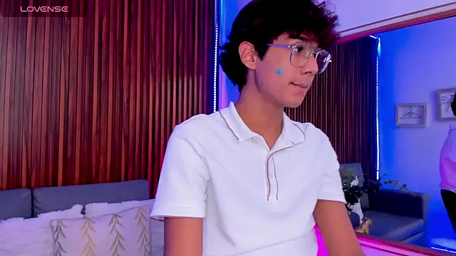Snapshot of Oliver20__ chatting on June 2026 10:08:01 PM Oliver20 online show from June 2026 10:08:01 PM