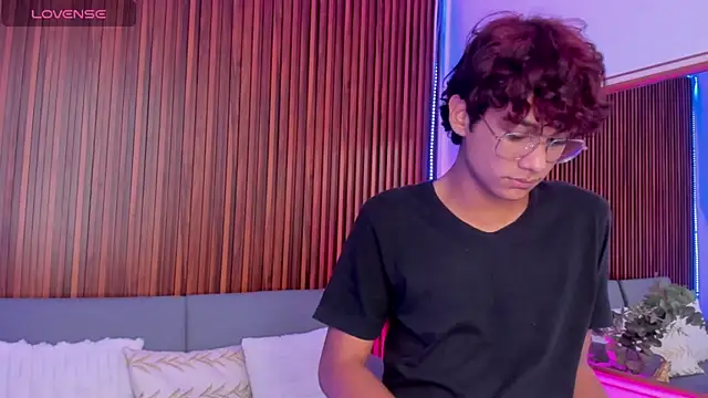 Snapshot of Oliver20__ chatting on June 2026 10:19:02 PM Oliver20 online show from June 2026 10:19:02 PM