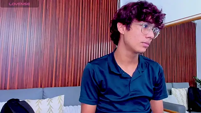 Snapshot of Oliver20__ chatting on June 2026 10:14:02 PM Oliver20 online show from June 2026 10:14:02 PM