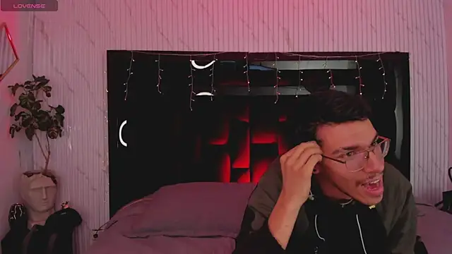 Snapshot of ArthurAndAllice chatting on March 2026 11:42:01 PM ArthurAndAllice online show from March 2026 11:42:01 PM