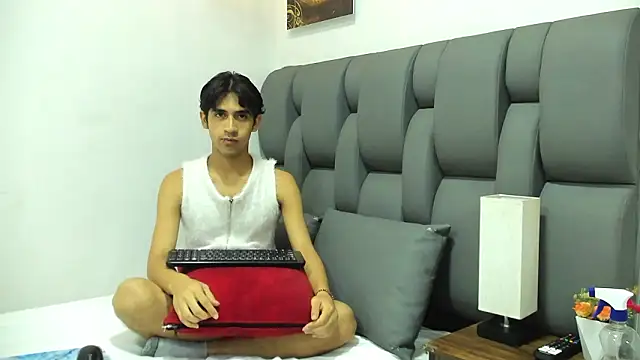  ArchieBlu  online show from March 2026 07:34:02 AM