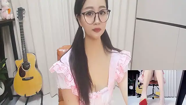 Snapshot of Latte-01 chatting on June 2026 06:26:01 AM Latte-01 online show from June 2026 06:26:01 AM