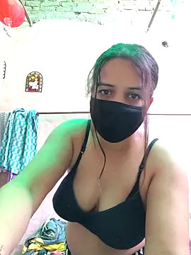 Snapshot of REENA-STRIP chatting on April 2026 05:45:01 AM REENA-STRIP online show from April 2026 05:45:01 AM