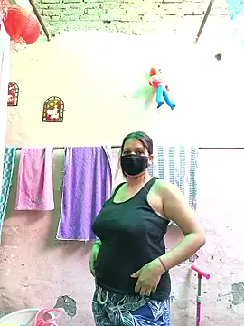 Snapshot of REENA-STRIP chatting on April 2026 05:25:01 AM REENA-STRIP online show from April 2026 05:25:01 AM