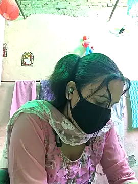 Snapshot of REENA-STRIP chatting on May 2026 05:37:01 AM REENA-STRIP online show from May 2026 05:37:01 AM
