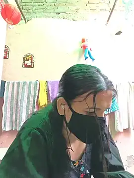 Snapshot of REENA-STRIP chatting on May 2026 06:42:02 AM REENA-STRIP online show from May 2026 06:42:02 AM